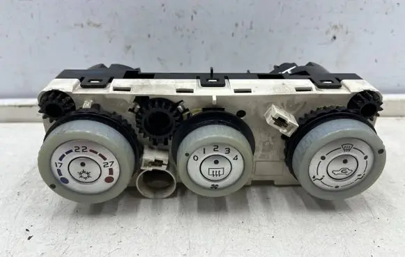 Mitsubishi Colt Climate control unit 69667301