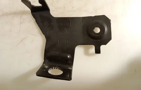 Opel Vivaro Horn signal holder/bracket 751642032R