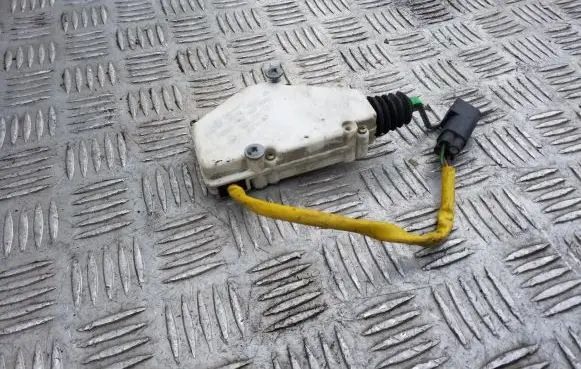 Seat Alhambra (Mk1) Fuel tank cap lock motor 7M0959775C 95VW9B241AB