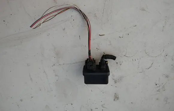 Opel Combo D Glow plug pre-heat relay 55229840