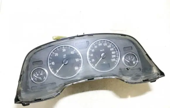 Opel Zafira A Speedometer (instrument cluster) 24461768 88311318