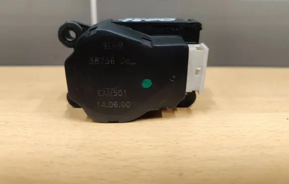 Citroen Xsara Picasso Air flap motor/actuator 38236U EAM501