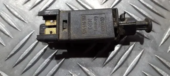 Volkswagen PASSAT B3 Brake pedal sensor switch 191945515 mro191945515
