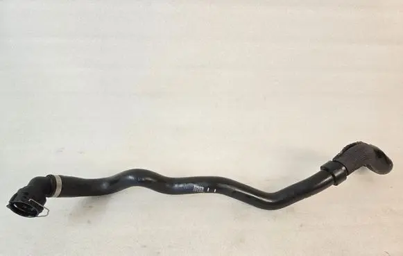 Engine coolant pipe/hose