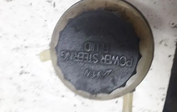 KIA Carens I Power steering fluid tank/reservoir