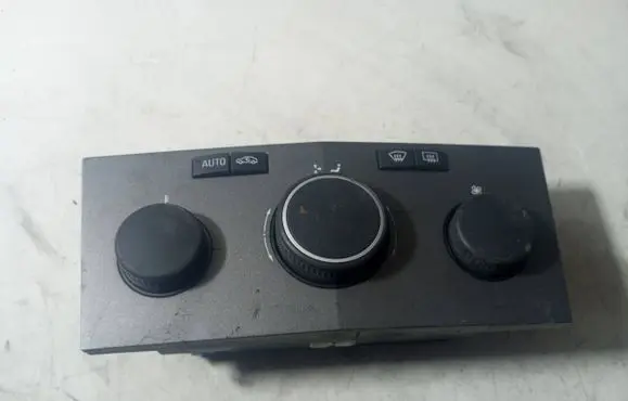 Opel Zafira B Climate control unit 13168100 21042006 901512570000