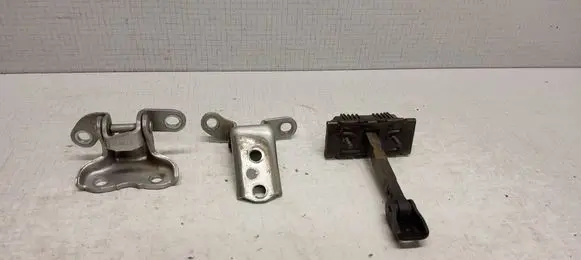 Toyota Avensis T250 Rear door hinge set 