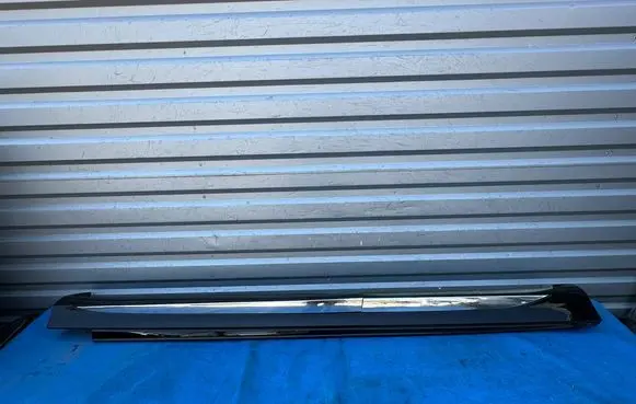 Mercedes-Benz GLS X167 Side skirt front trim A1676984801