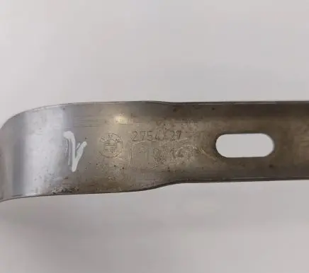 Fuel tank mounting bracket