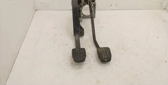 BMW 3 E36 Pedal assembly 1161962