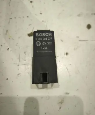 Volvo V50 Glow plug pre-heat relay 0281003037