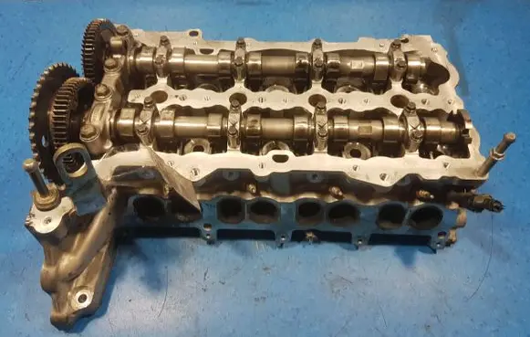 Opel Astra J Engine head 55596885