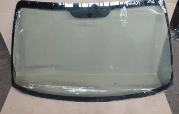 Toyota Avensis T220 Front windscreen/windshield window 