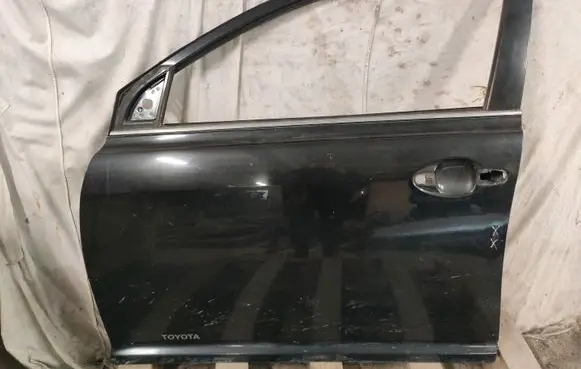 Toyota Avensis T250 Front door 209