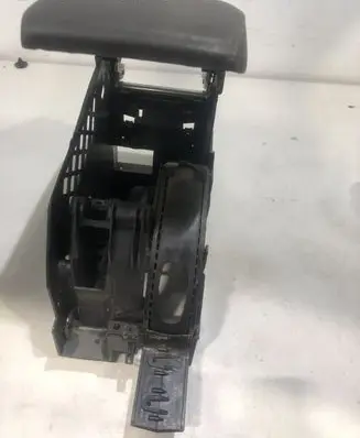 Volkswagen Golf V Armrest 1K5864251B
