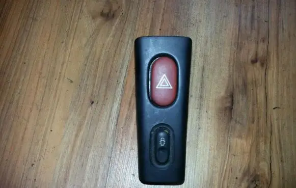 Renault Laguna I Hazard light switch