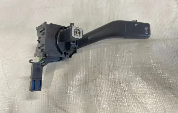Volkswagen Golf V Wiper control stalk ANP80H023B 2FD0504