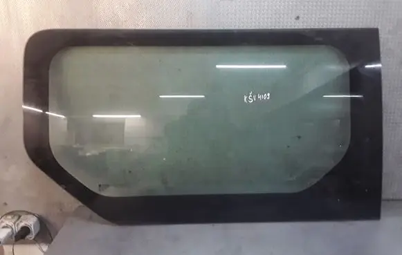 Opel Vivaro Side middle window/glass 