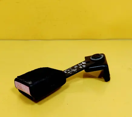 Front seatbelt buckle
