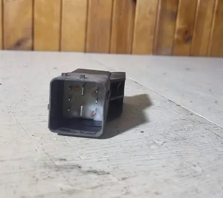 Volvo V50 Glow plug pre-heat relay 3M5T12A343AA 51252003 LLZBA