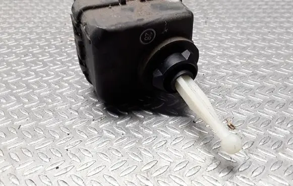 Audi A4 S4 B5 8D Headlight level adjustment motor 0307852315