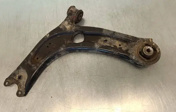 Volkswagen PASSAT B8 Front lower control arm/wishbone 
