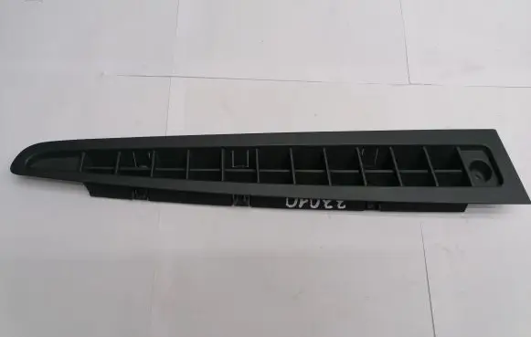 Mercedes-Benz Vaneo W414 Dashboard air vent grill cover trim A4148310160