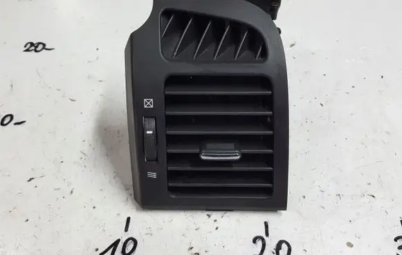 Chevrolet Captiva Dashboard side air vent grill/cover trim