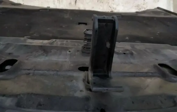Renault Laguna II Engine bonnet (hood) release handle