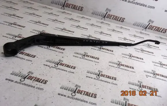 Toyota Corolla Verso AR10 Front wiper blade arm