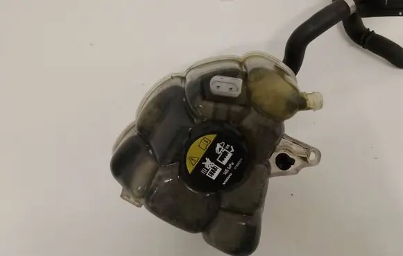 Volvo S90, V90 Coolant expansion tank/reservoir 3138291 D2L4A