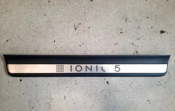 Hyundai Ioniq 5 Side skirt front trim 85884GI100