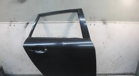 Mazda 3 II Rear door