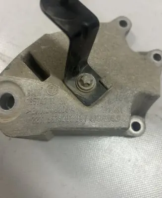 BMW X3 G01 Generator/alternator bracket 6876207