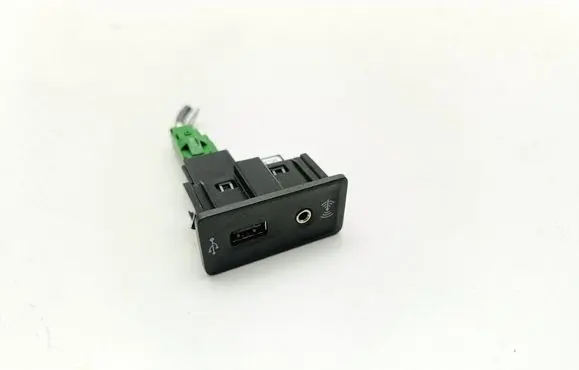 Volkswagen Golf VII USB socket connector 5G0035222E