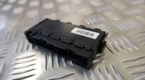 Lexus CT 200H Fuse module 8264171010