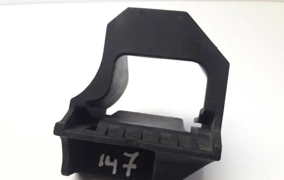Radiator mount bracket