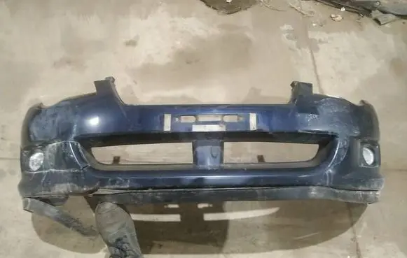 Subaru Legacy Front bumper melynas ised