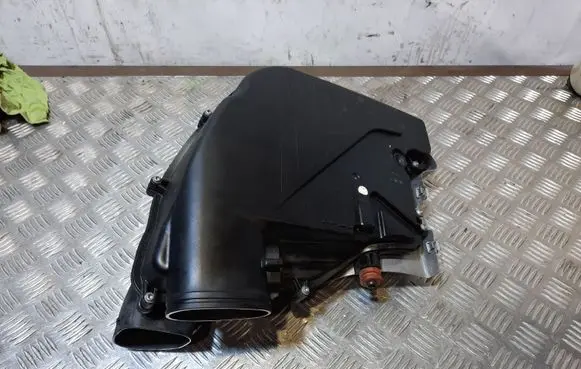 BMW 6 F12 F13 Air filter box 7577466