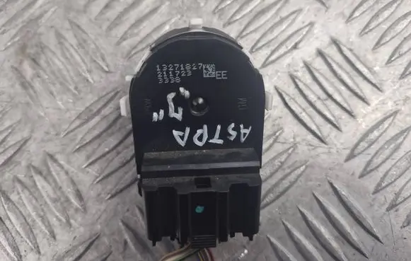 Opel Astra J Wing mirror switch 13271827 211723