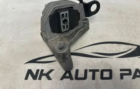 Volvo XC90 Engine mount bracket 301448629