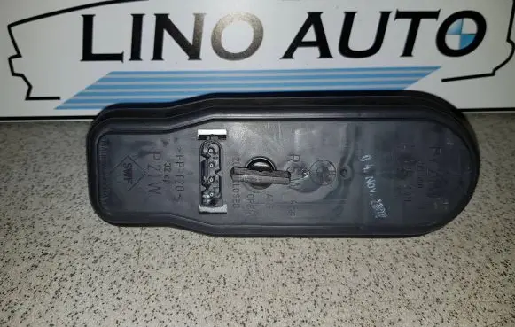 BMW 5 E39 Tail light bulb cover holder 2496339 393390