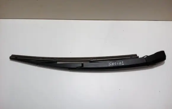 Hyundai Tucson TL Rear wiper blade arm
