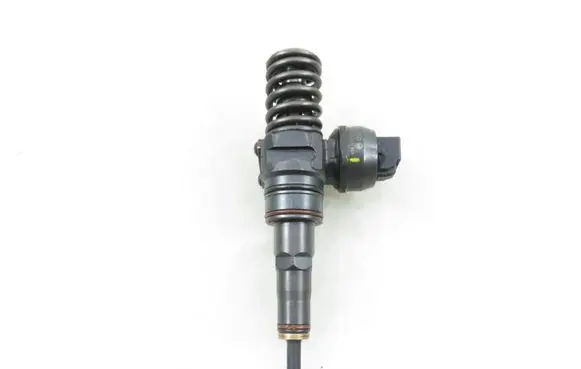 Volkswagen Golf IV Fuel injector 0414720037 038130073AJ