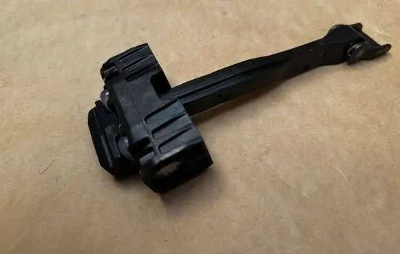 Audi Q2 - Loading door check strap stopper 81A839249