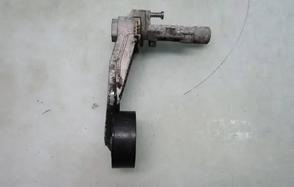 Peugeot 3008 I Generator/alternator belt tensioner
