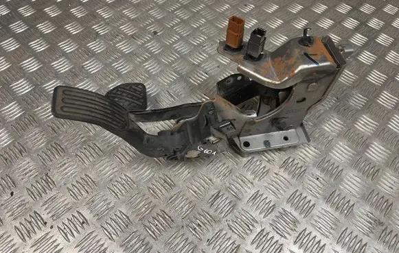 Nissan Juke I F15 Pedal assembly 180023RA0B