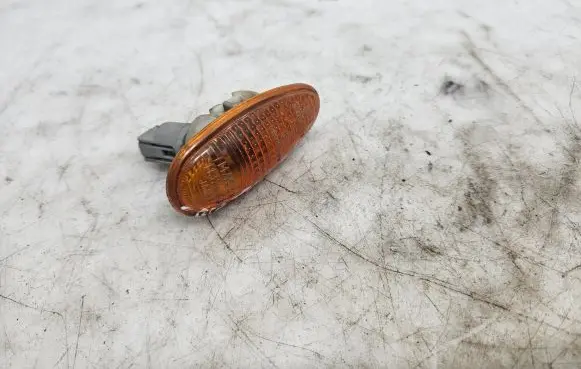 Mitsubishi Pajero Front fender indicator light 6R0190093