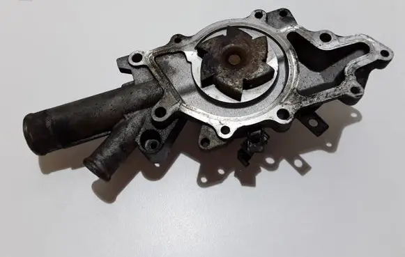 Mercedes-Benz CLS C219 Water pump R6112010310