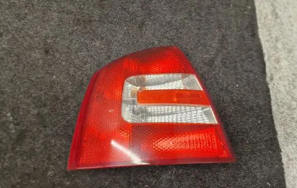 Skoda Octavia Mk2 (1Z) Rear/tail lights 1Z5945111A 1Z5945095A